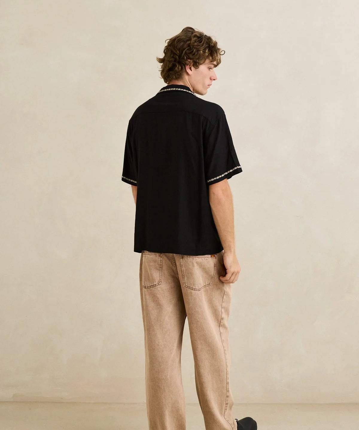 rhythm-diego-ss-shirt-black1.webp