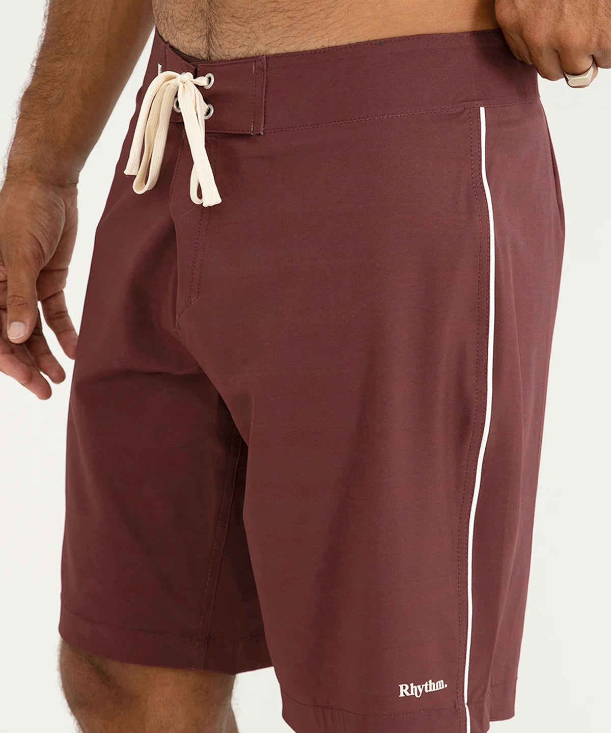 rhythm-essential-trunk-merlot-bodhi-surf1.webp