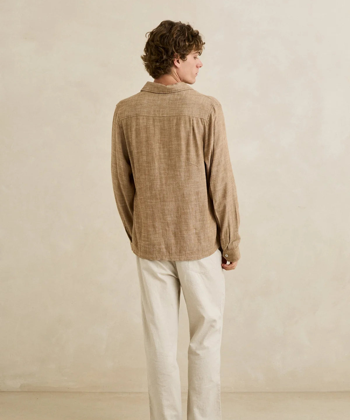 rhythm-linen-chambray-ls-shirt-coffee1.webp