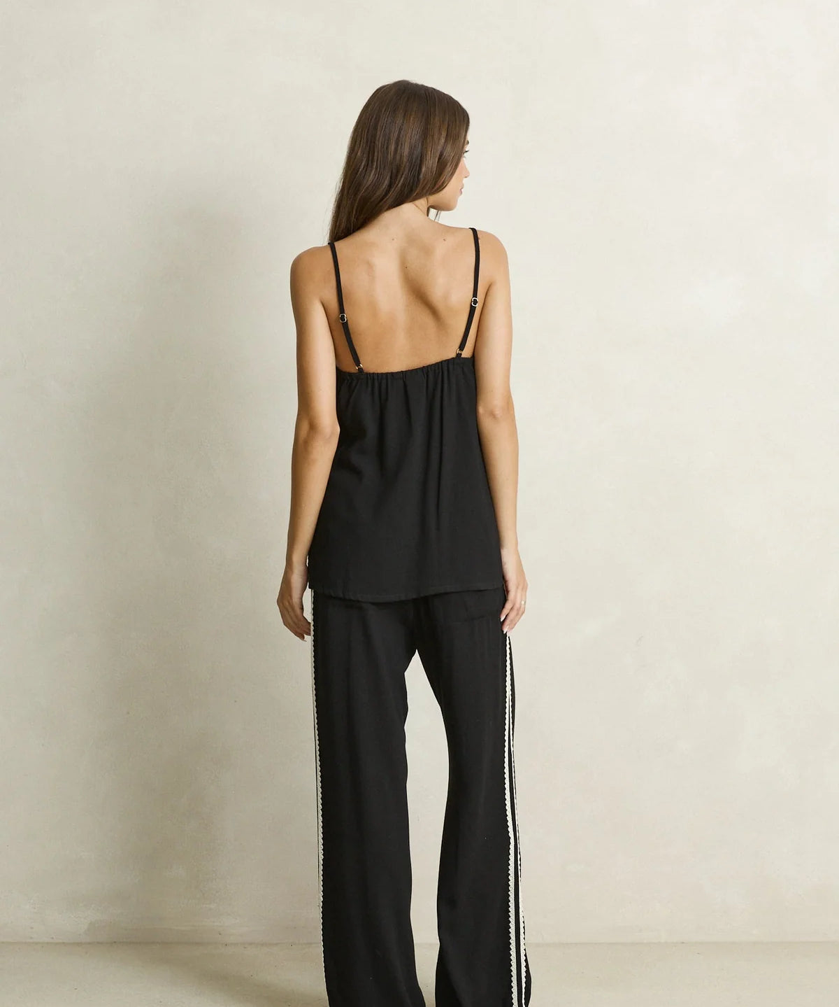 rhythm-linen-lace-top-black4_7ad91455-fd0a-4057-b4b6-a4c507a72cdd.webp