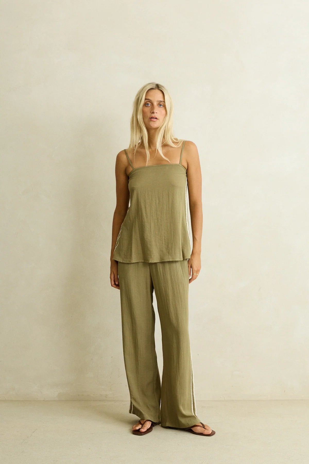RHYTHM LINEN LACE TOP - OLIVE