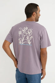 RHYTHM OLD GROWTH LIVIN SS T-SHIRT – RELAXED VINTAGE WASH GRAPHIC TEE – PLUM