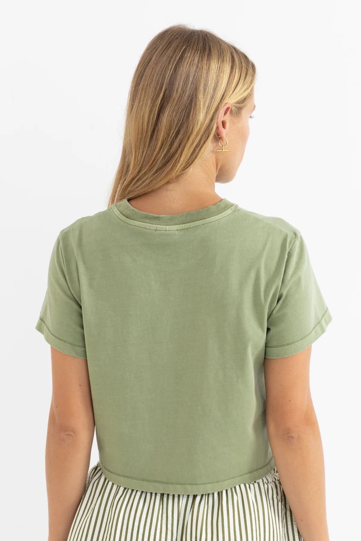 RHYTHM PALMS CROP CREW TEE – SLIM FIT CROPPED SHORT SLEEVE GRAPHIC TEE – PALM