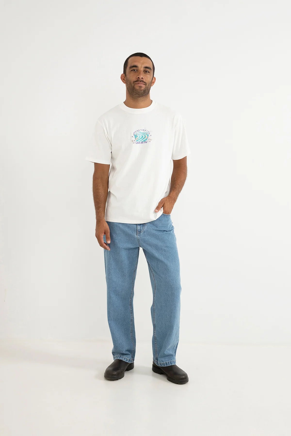 RHYTHM SOUND STREAM VINTAGE SS T-SHIRT – RELAXED SUN-FADED GRAPHIC TEE – WHITE