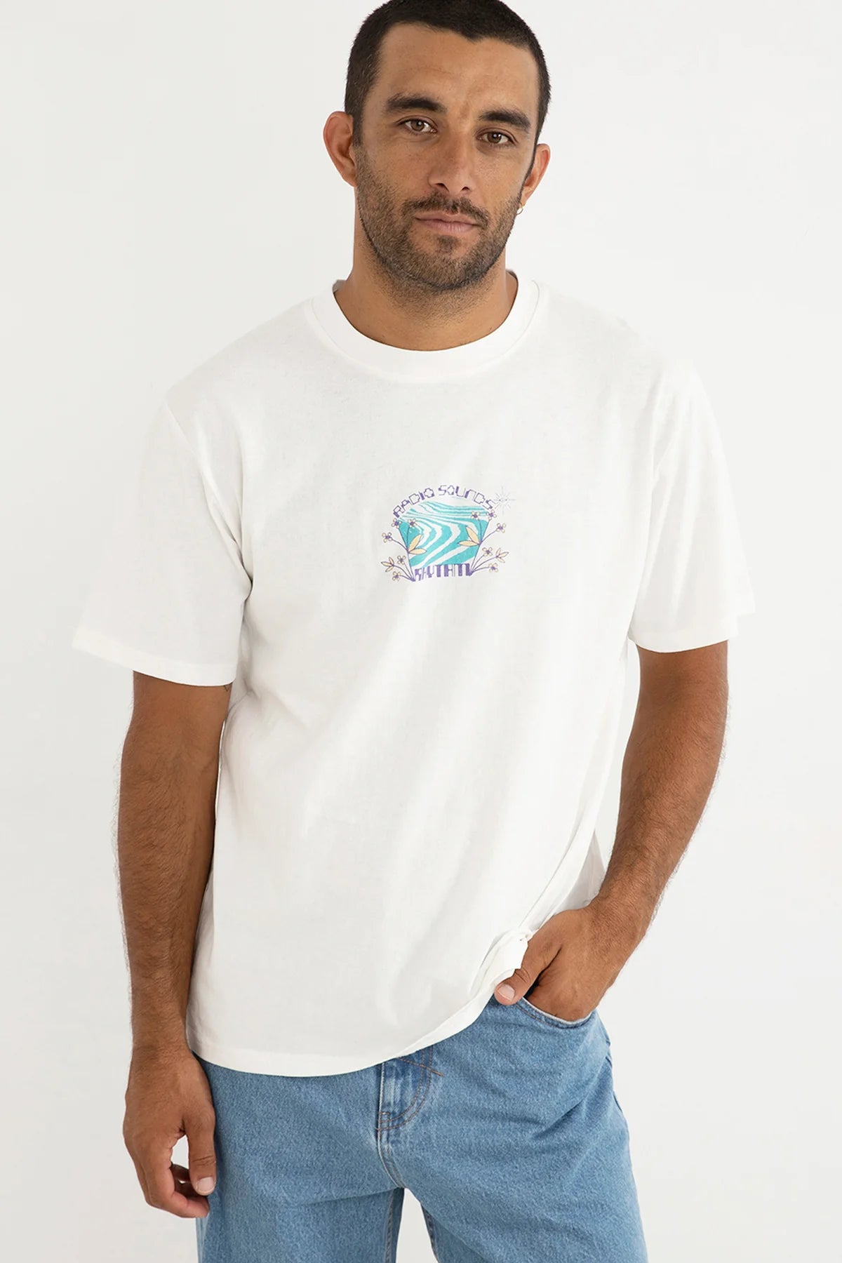 RHYTHM SOUND STREAM VINTAGE SS T-SHIRT – RELAXED SUN-FADED GRAPHIC TEE – WHITE