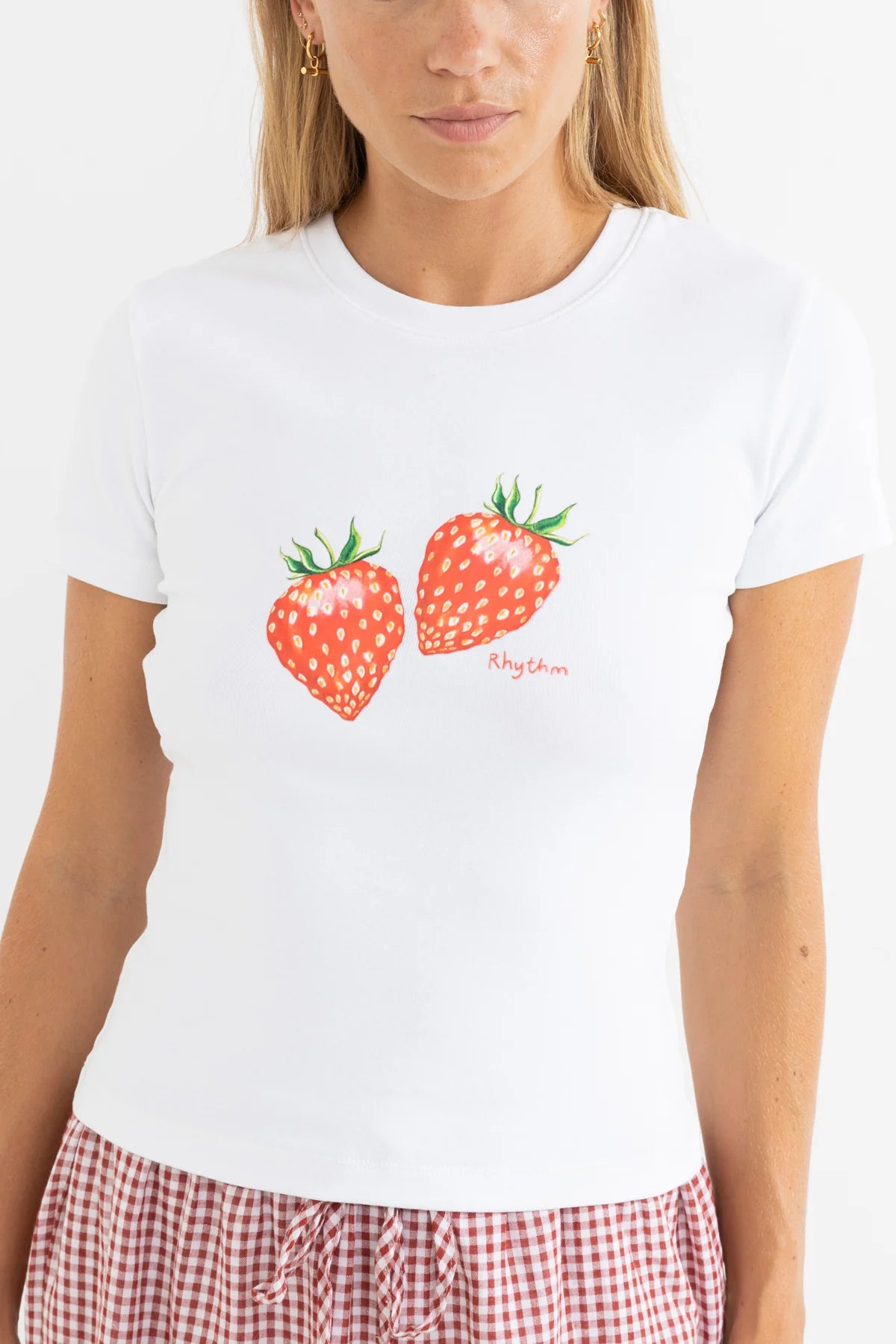 RHYTHM STRAWBERRY EVERYDAY TEE – SLIM FIT LONG LINE BABY TEE WITH ARTWORK – WHITE