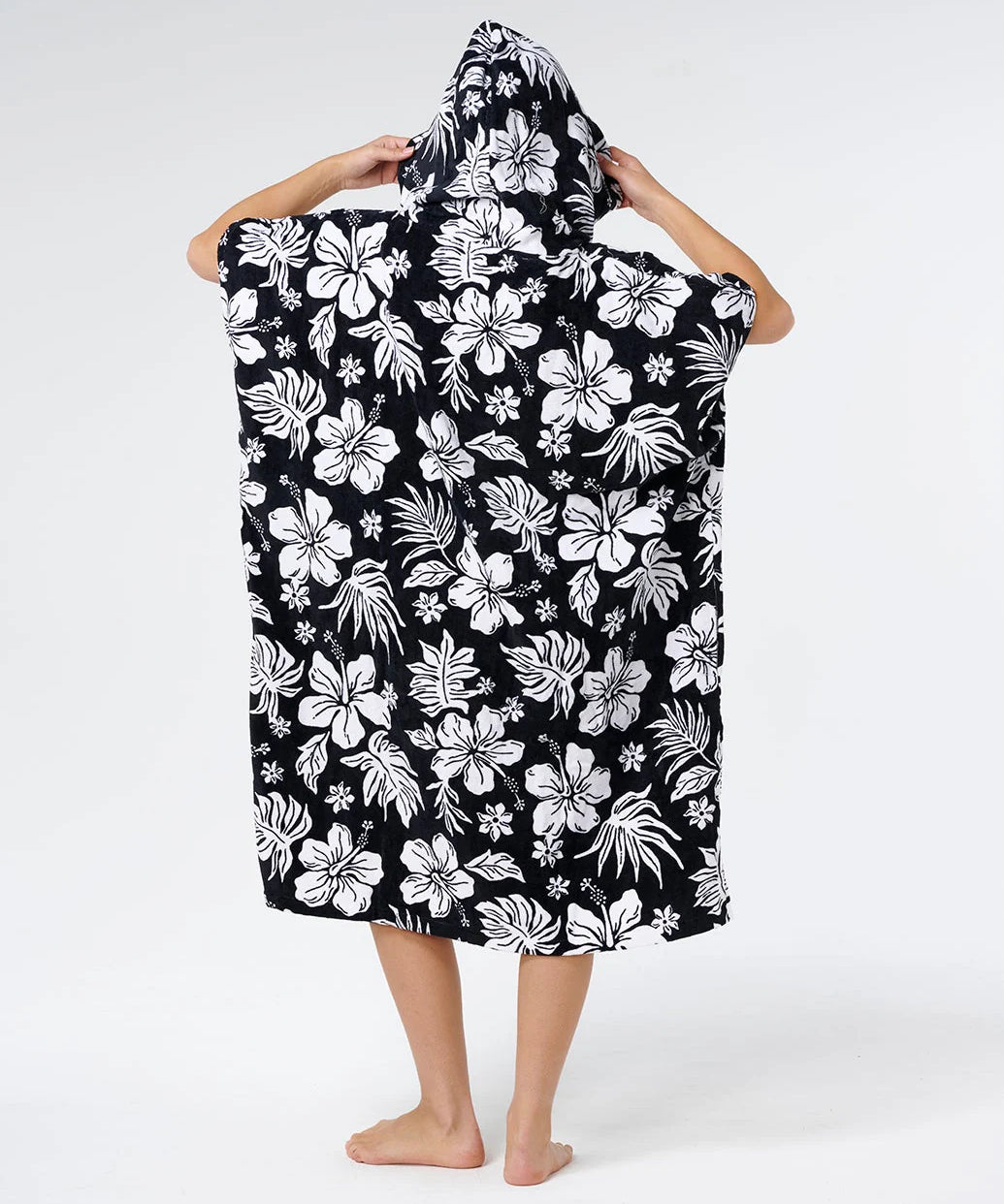 rip-curl-mixed-hooded-towel-black-white-surf-poncho-bodhi-surf-back.webp