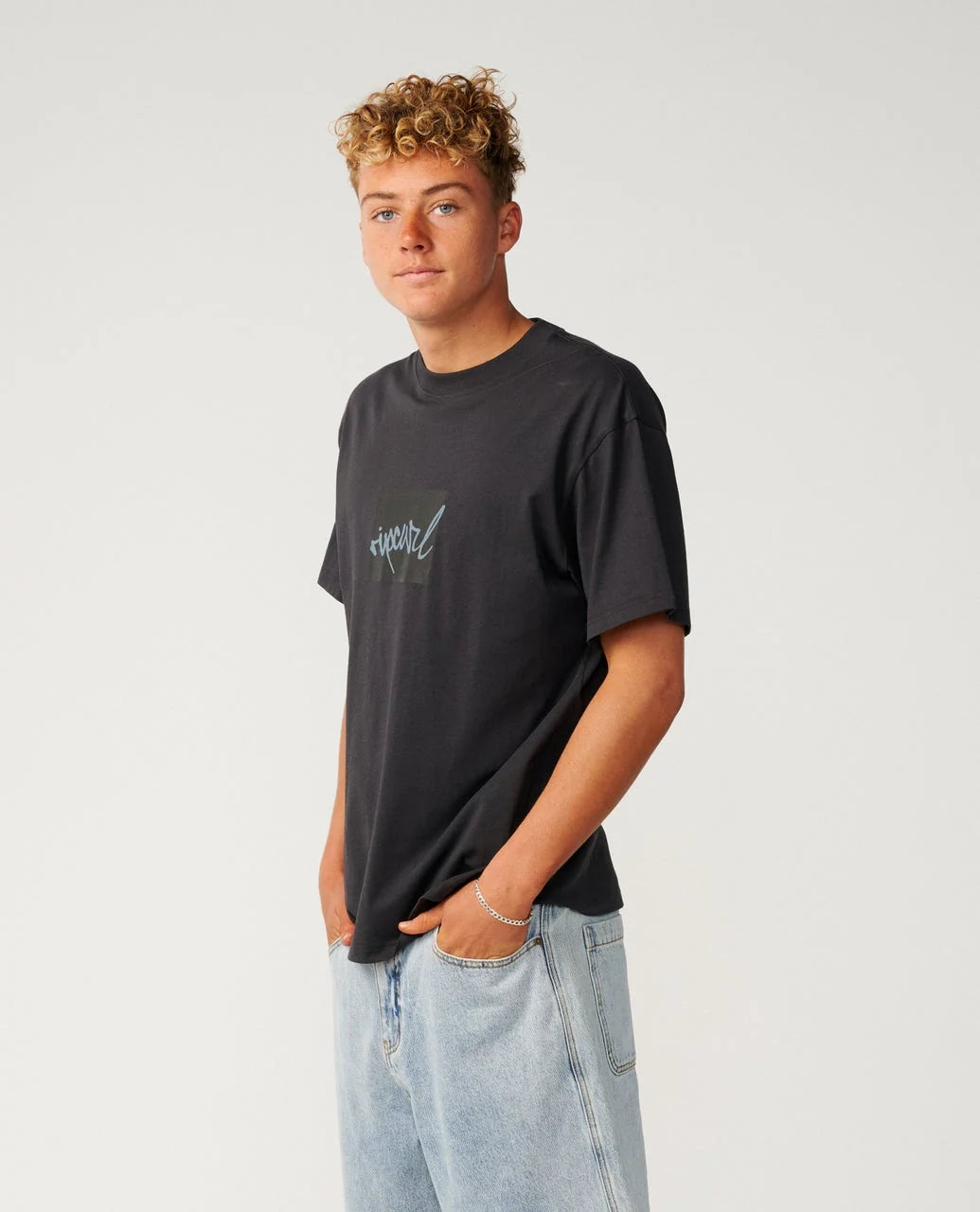 RIP CURL RIP SCRIPT ICON LOOSE TEE – WASHED BLACK