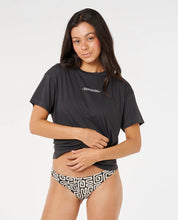 RIP CURL SUNSET LUAU SHORT SLEEVE SURF LITE – MENS PERFORMANCE SURF TOP WASHED BLACK