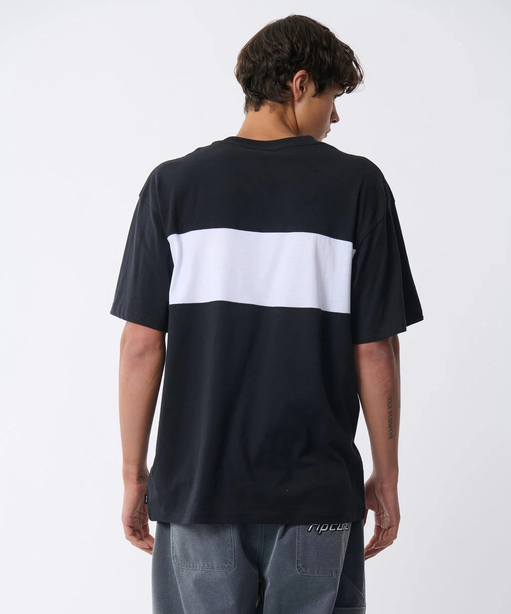 rip-curl-undertow-loose-tee-black-white1.webp