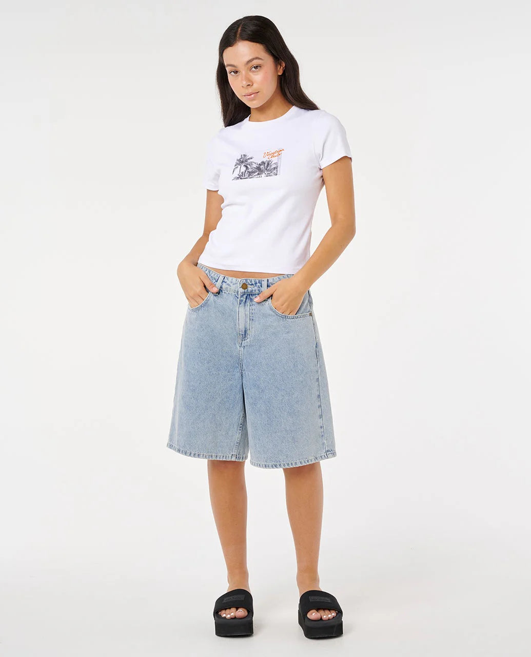 RIP CURL VACATION FITTED TEE – WOMENS SURF GRAPHIC TOP IN OPTICAL WHITE