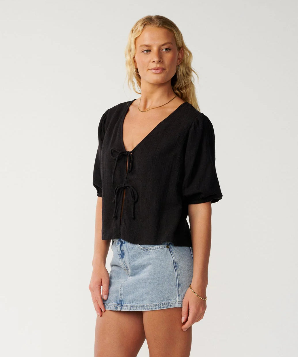 rip-curl-vibe-surf-tie-front-top-black1.webp