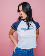 RUSTY ARCHIVED RAGLAN MINI TEE – WOMENS RETRO FITTED BABY TEE VINTAGE WHITE