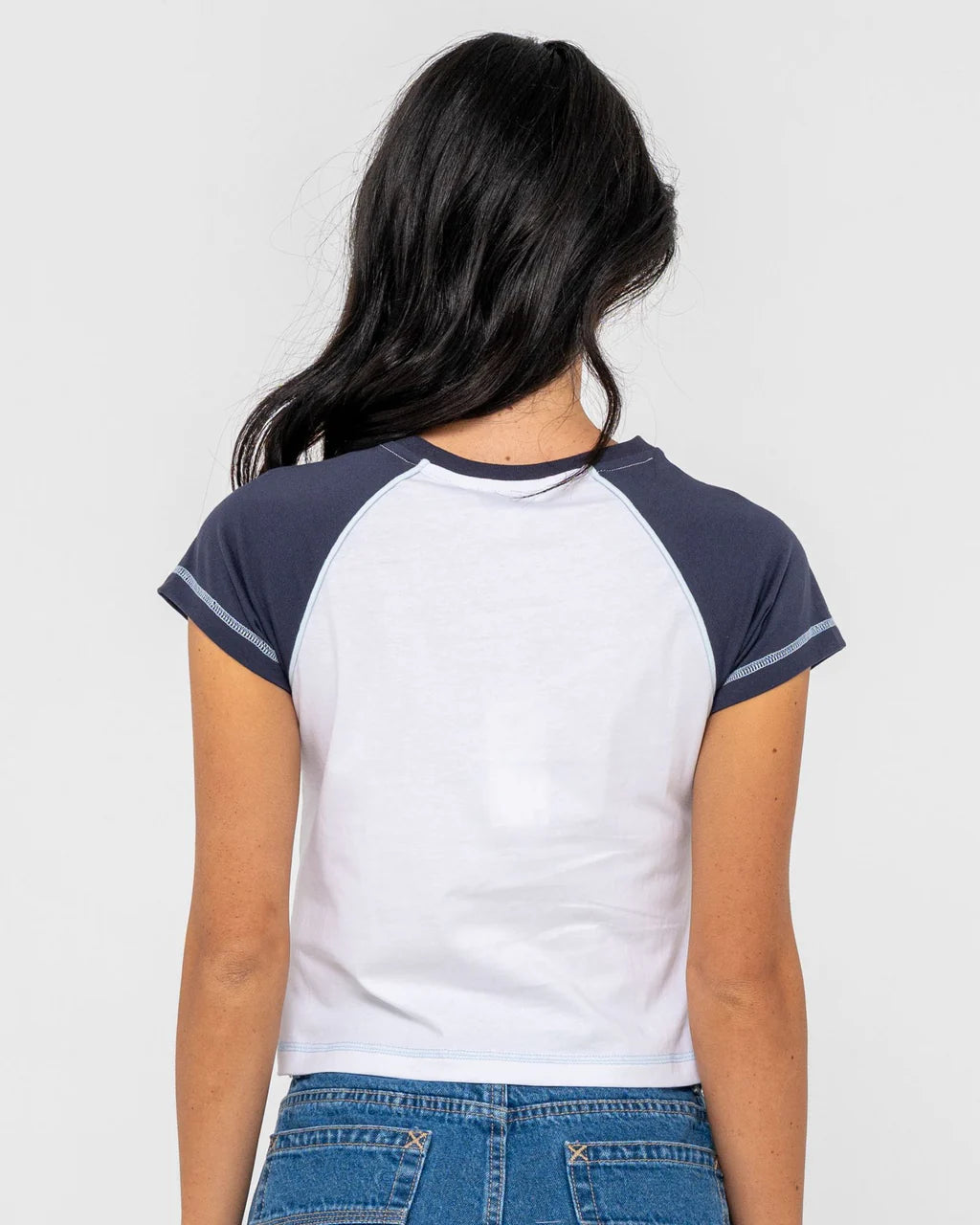 RUSTY ARCHIVED RAGLAN MINI TEE – WOMENS RETRO FITTED BABY TEE VINTAGE WHITE