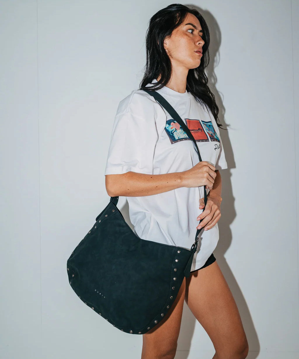 rusty-ballad-faux-suede-tote-bag-black-bodhi-surf-model.webp