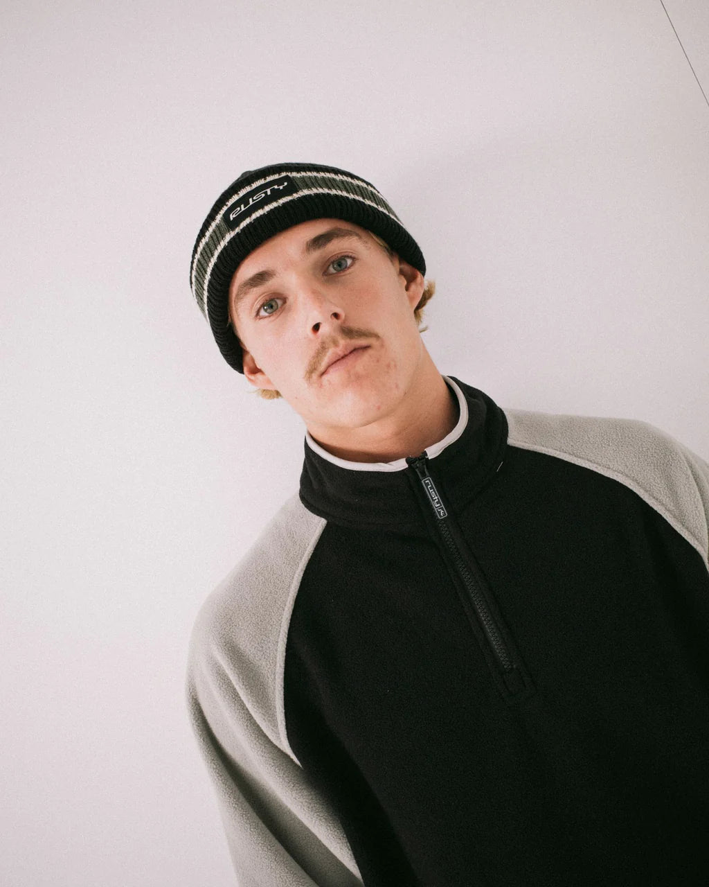 RUSTY BONES REVERSIBLE BEANIE WOMENS KNIT WINTER BEANIE 2 IN 1 SHADOW ARMY