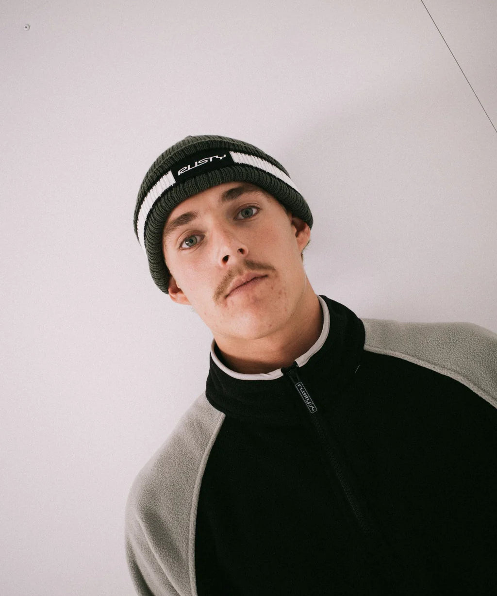 rusty-bones-reversible-beanie-black4.webp