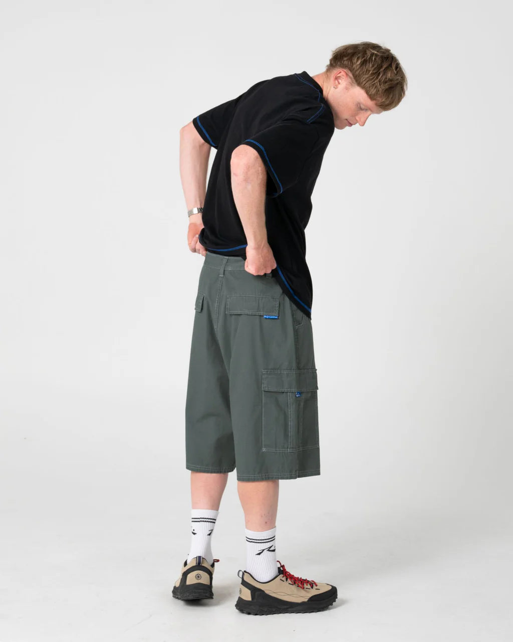 RUSTY BUS DOWN GRAPHIC TEE – BLACK