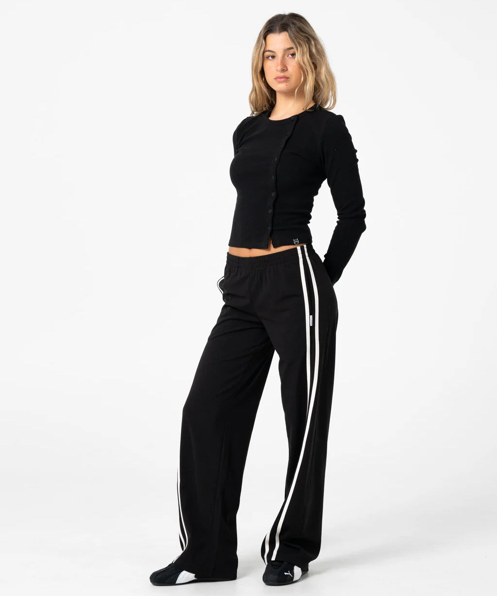 rusty-button-up-long-sleeve-top-black.webp