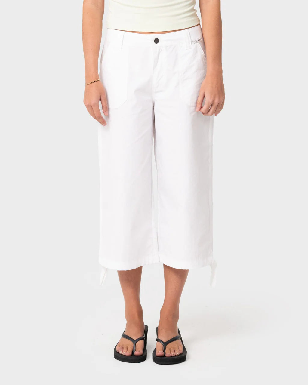 RUSTY CAMERON LOW RISE RELAXED CAPRI PANT – WHITE