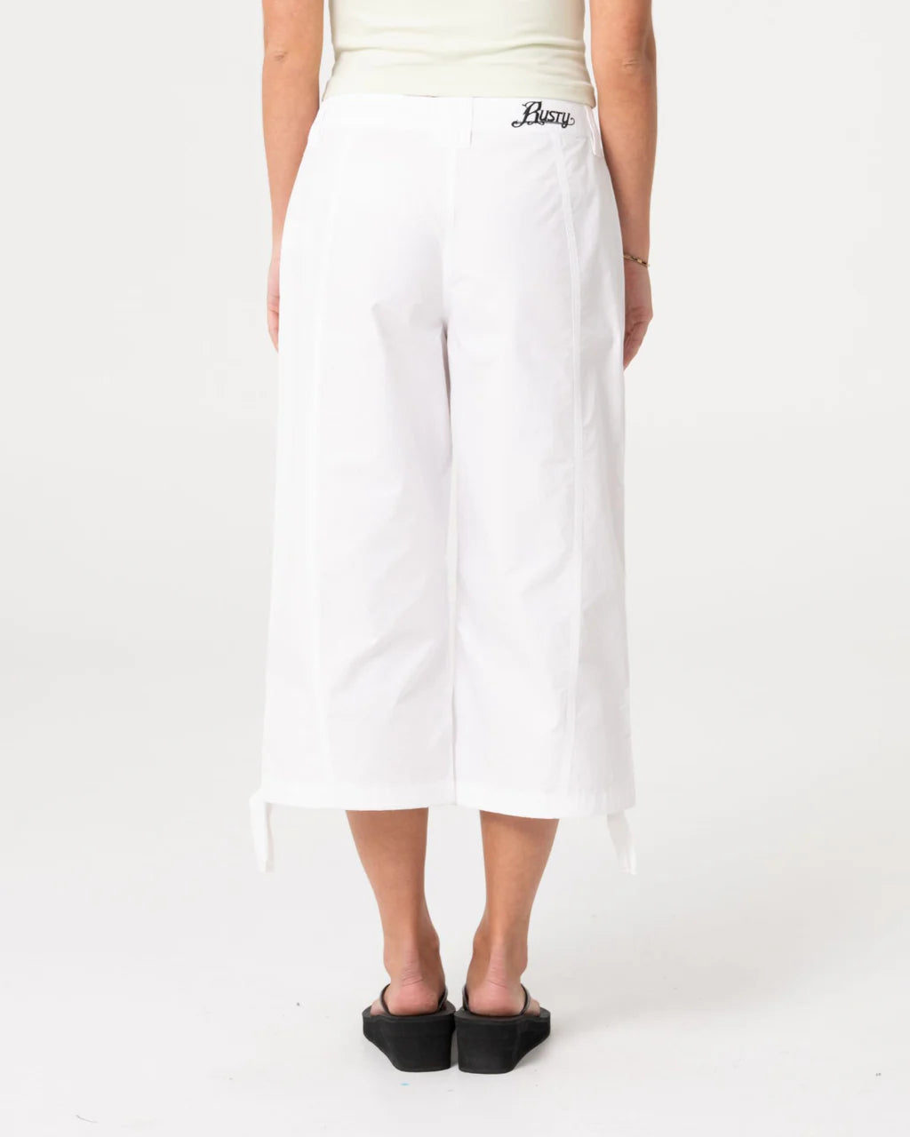 RUSTY CAMERON LOW RISE RELAXED CAPRI PANT – WHITE