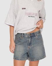 THRILLS CARA MID RISE SHORT – MID DIRTY FADED BLUE