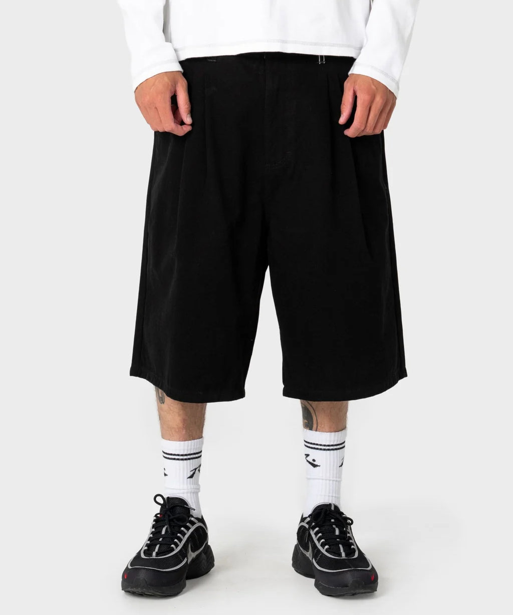 rusty-enigma-pleated-short-black1.webp