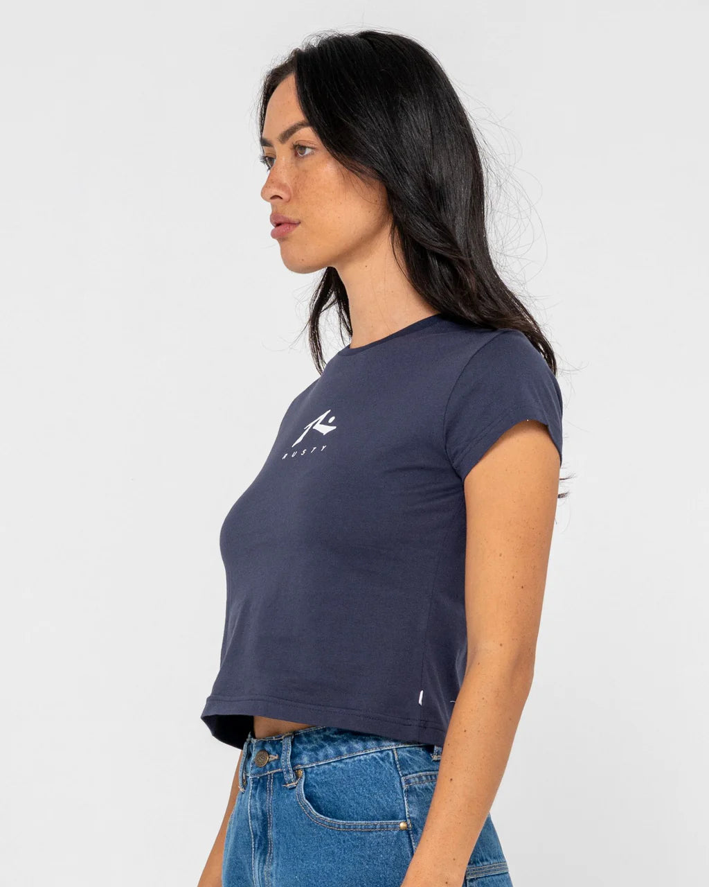 RUSTY ESSENTIALS GRAPHIC BABY TEE – WOMENS FITTED RETRO SURF TEE NAVY BLUE