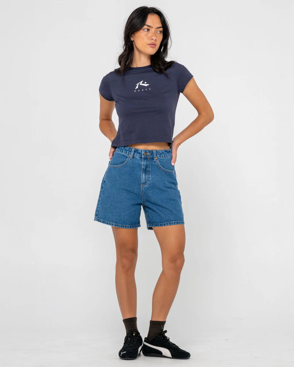 RUSTY ESSENTIALS GRAPHIC BABY TEE – WOMENS FITTED RETRO SURF TEE NAVY BLUE