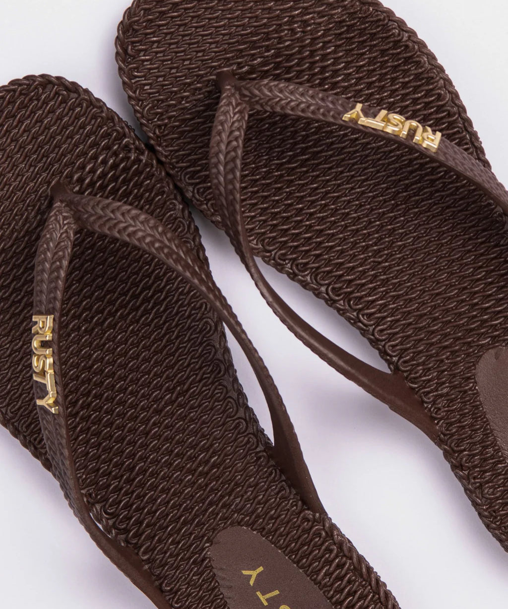 rusty-flip-out-thong-sandals-pinecone-bodhi-surf-detail.webp