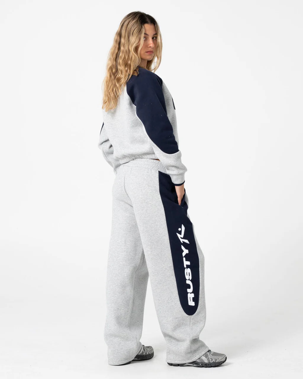 RUSTY HARVEST CROPPED CREW FLEECE – GREY MARLE