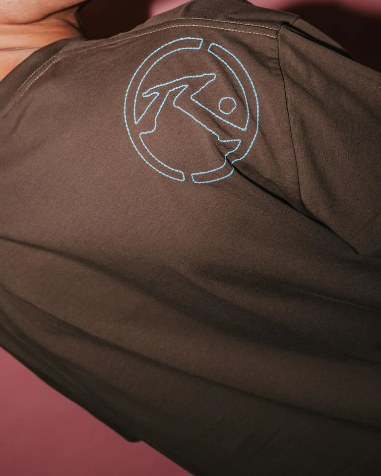 RUSTY HOODUS GRAPHIC TEE – MENS VINTAGE SURF LOGO TEE PINECONE