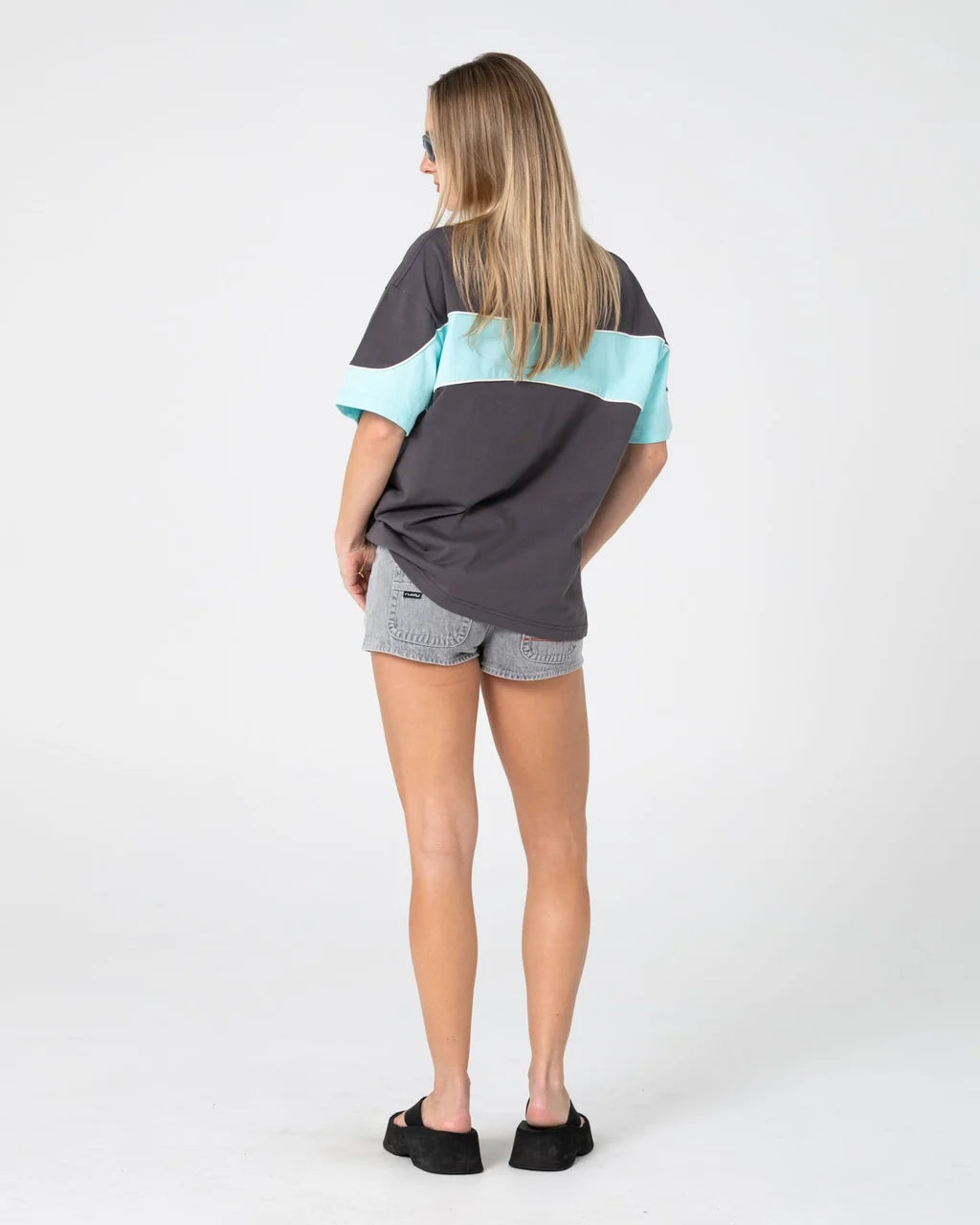 RUSTY KINETIC OVERSIZED GRAPHIC TEE – CARBON / AQUA