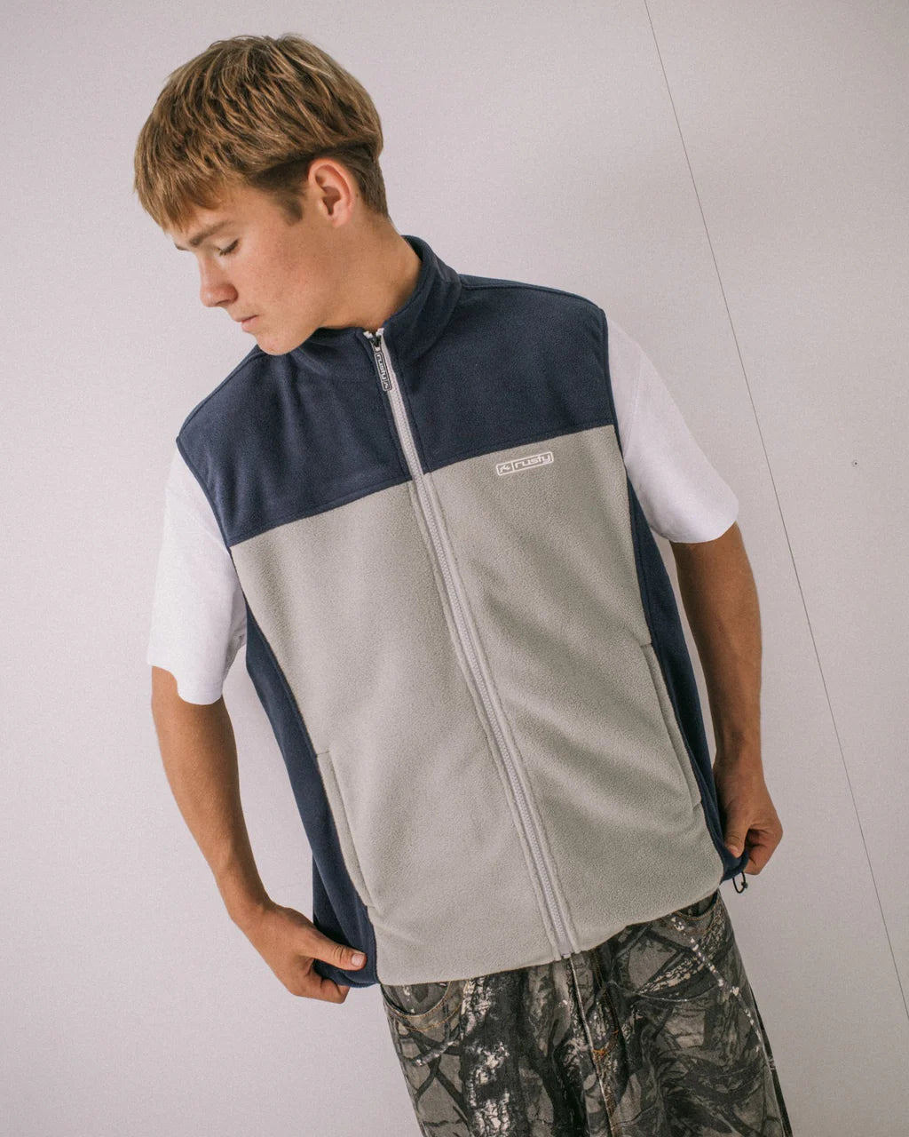 RUSTY ON THE RUN TECH FLEECE VEST MENS ZIP VEST STONE GREY