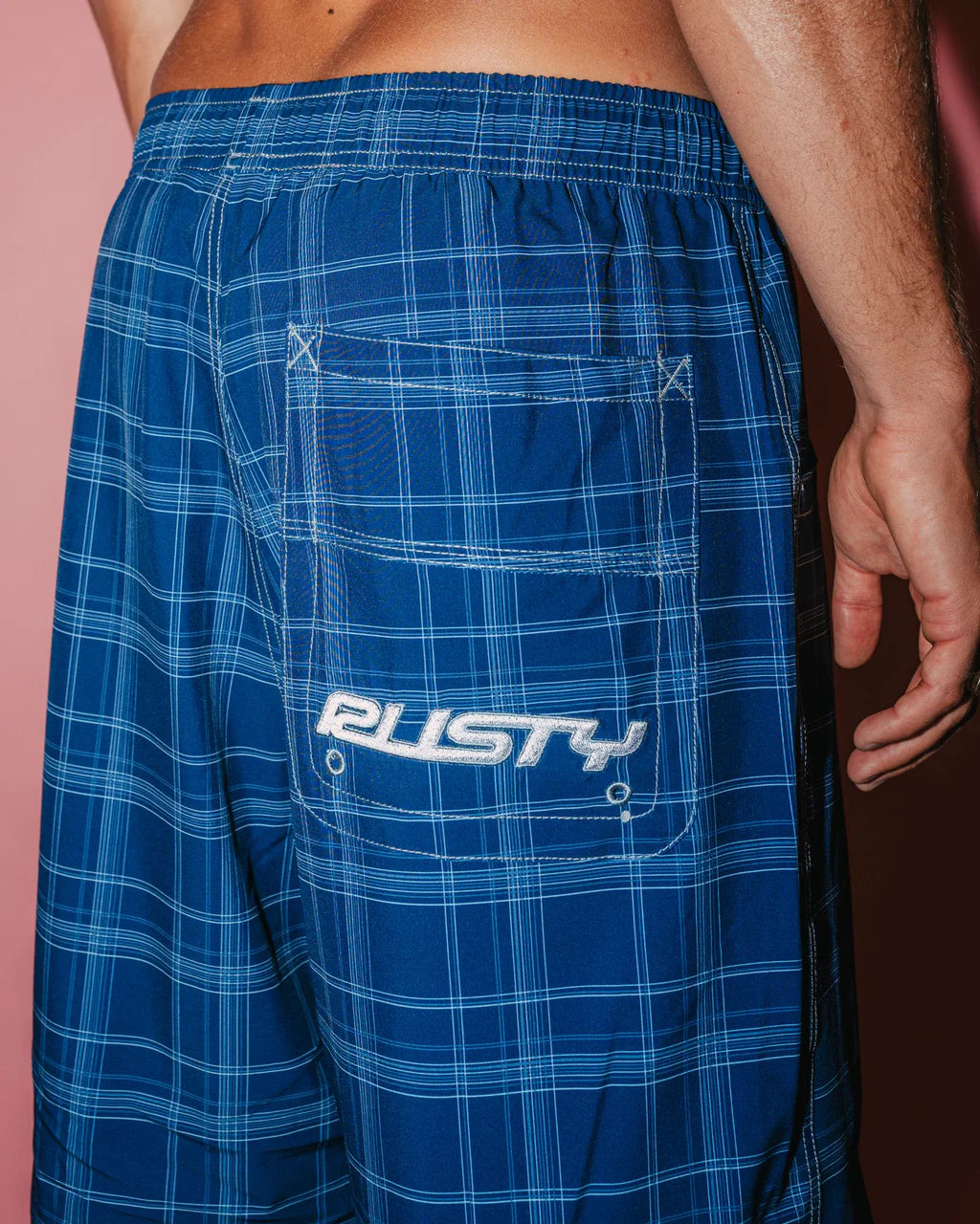 RUSTY PLAID DADDY 22" ELASTIC WAIST BOARDSHORT – MENS SURF CHECK SHORT NAVY BLUE