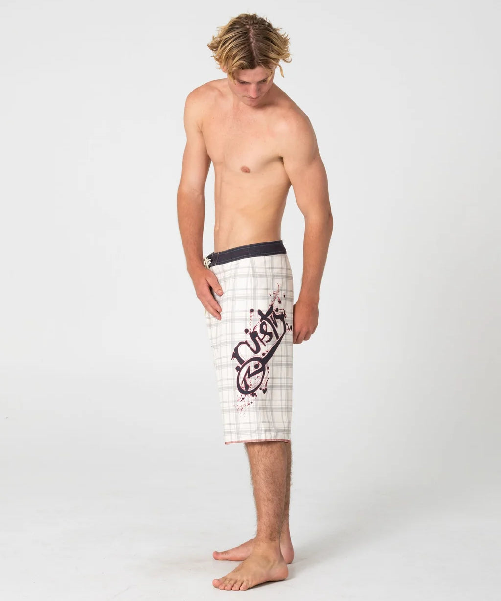 rusty-scribbla-24-baggy-boardshort-cream.webp