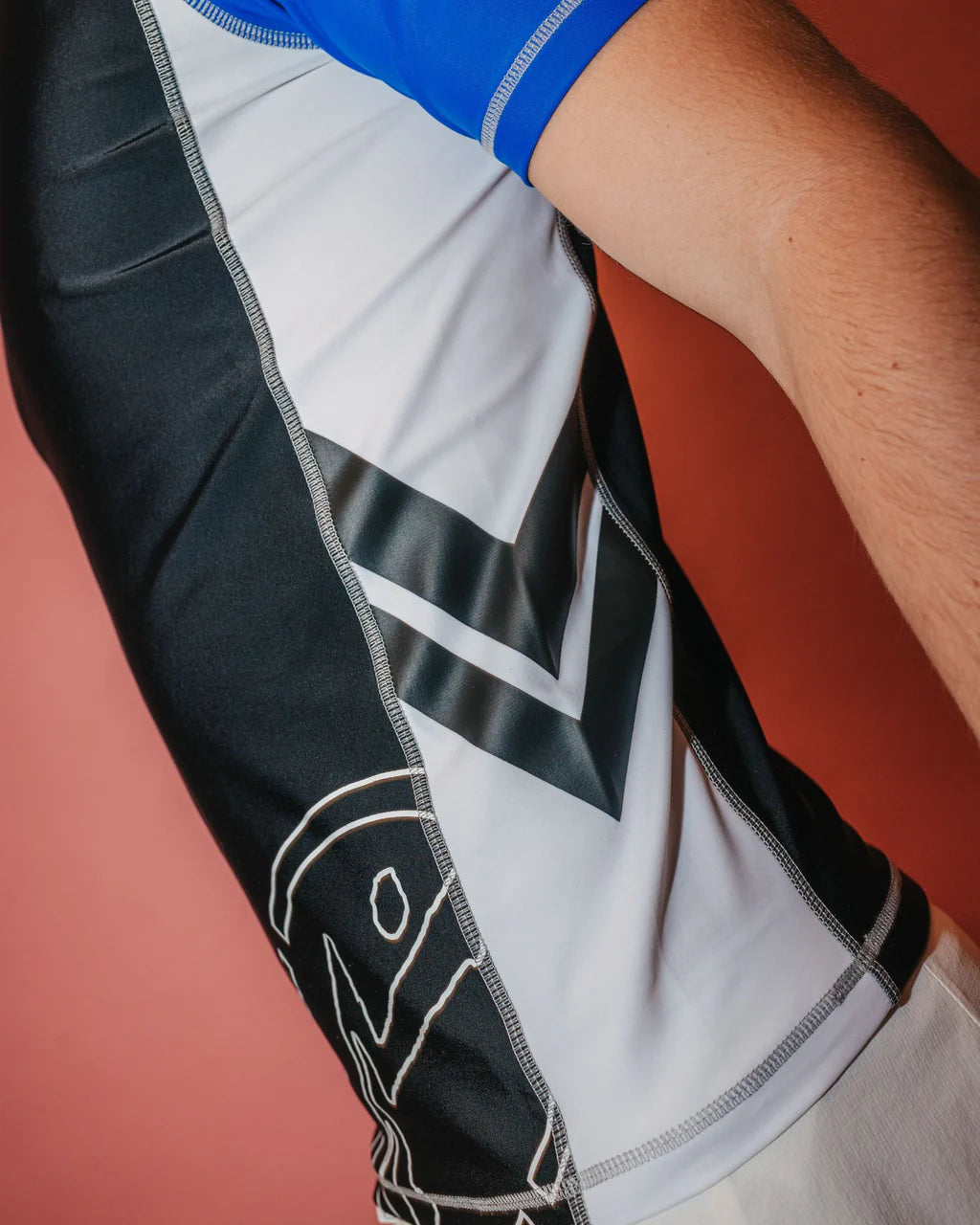 RUSTY SPITFIRE SHORT SLEEVE RASHIE – MENS PERFORMANCE SURF RASH VEST BLACK