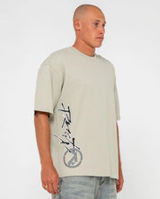 RUSTY SPRAYA GRAPHIC TEE – MENS COTTON SURF STREET LOGO T-SHIRT ABBEY STONE