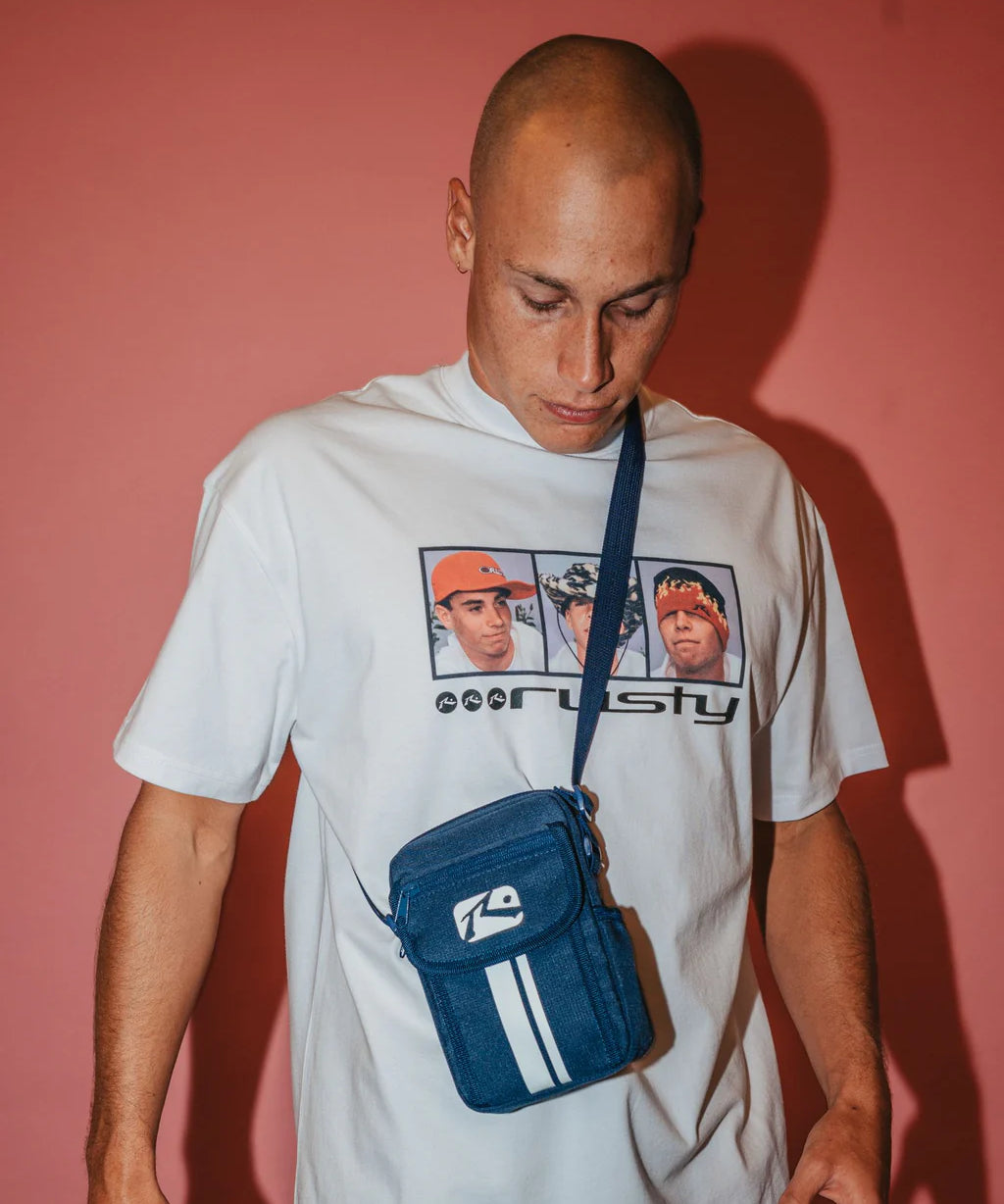 rusty-white-lines-crossbody-bag-navy-blue-model.webp