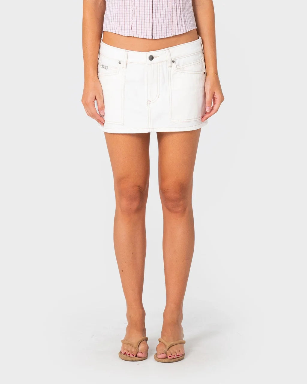 RUSTY WORK IT LOW RISE MINI DENIM SKIRT – SNOWY WHITE