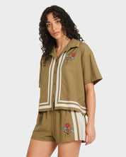 RVCA MEL G BUTTON DOWN SHORT SLEEVE SHIRT – WOMENS RELAXED WOVEN TOP OLIVE