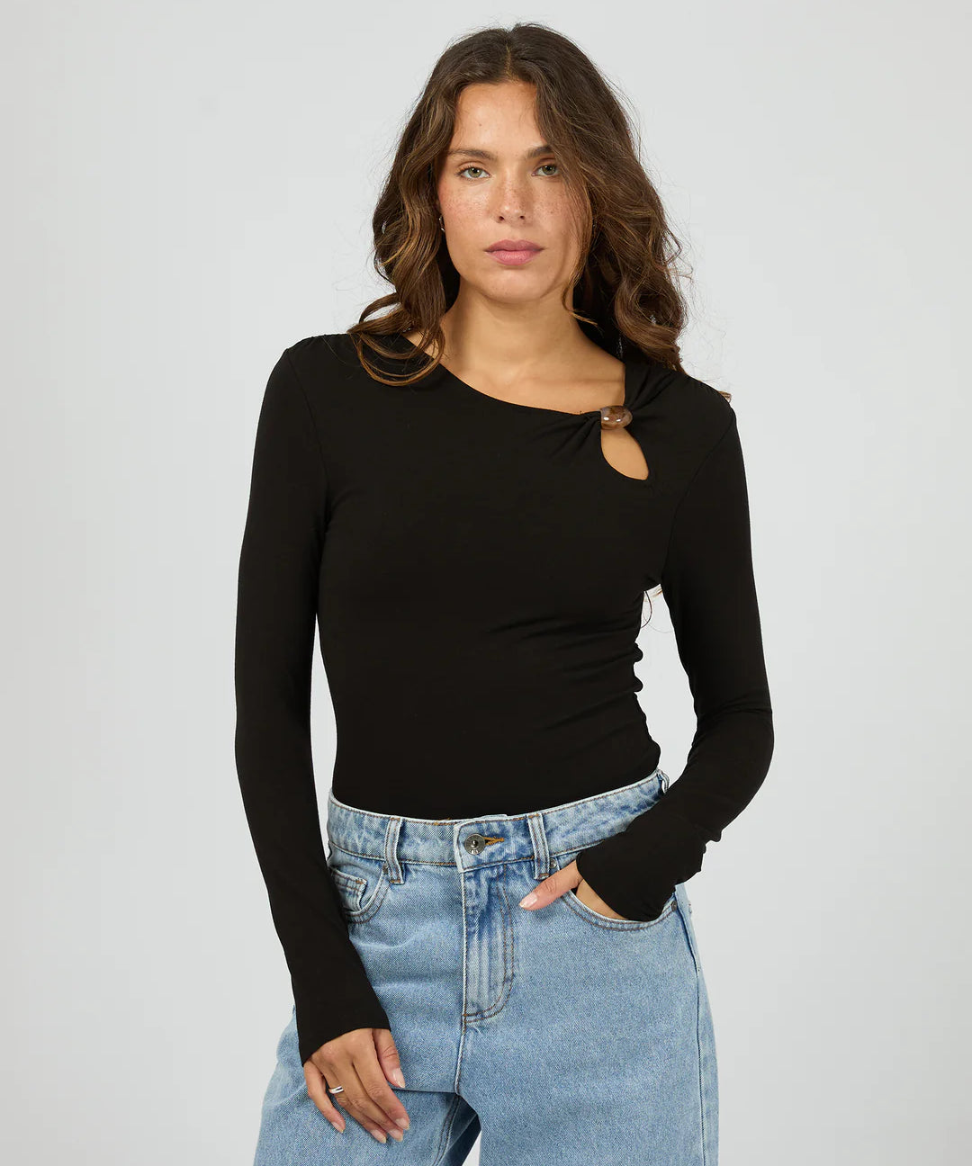 silent-theory-atlas-long-sleeve-top-black1.webp