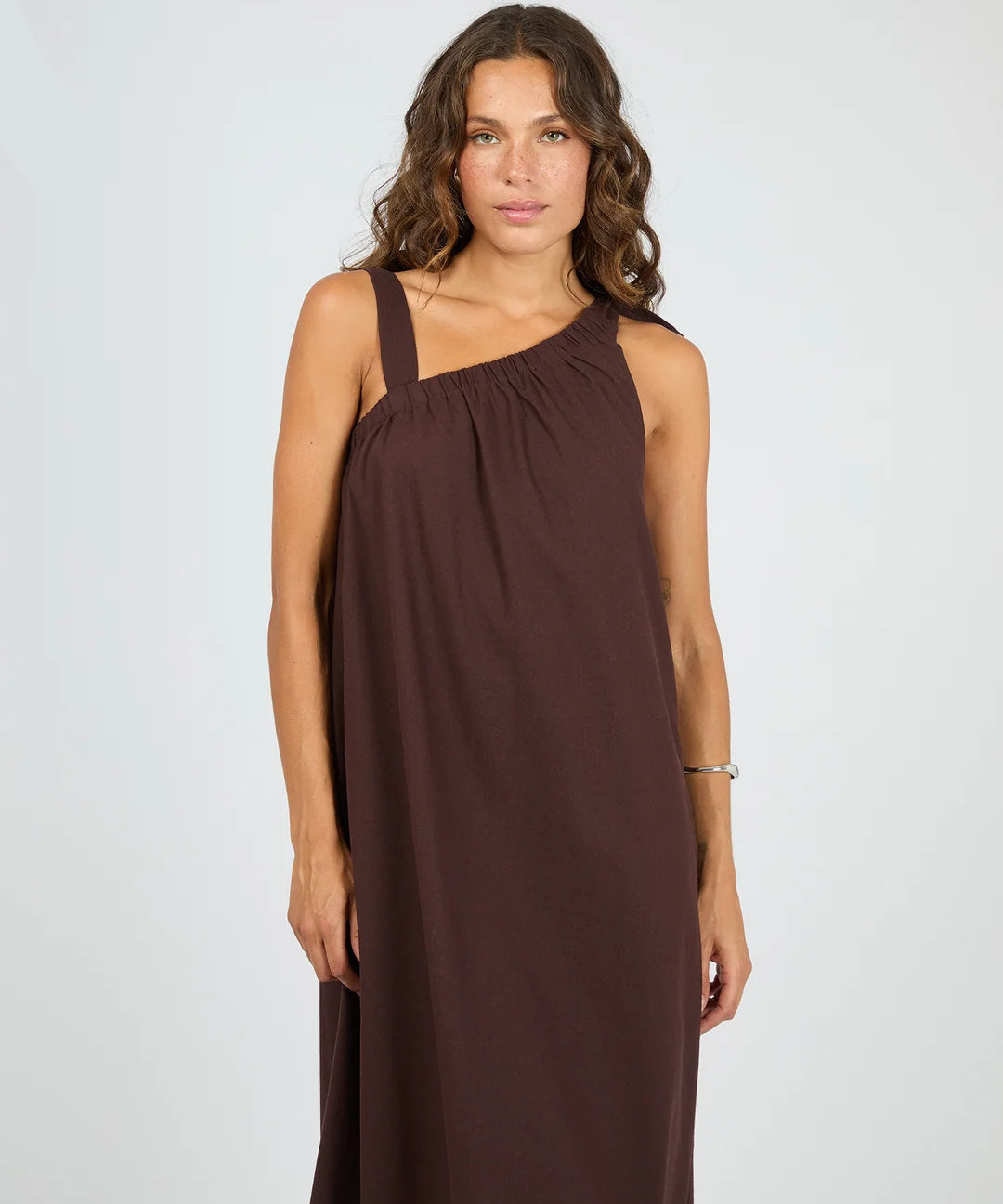silent-theory-bowie-tie-maxi-dress-chocolate1.webp