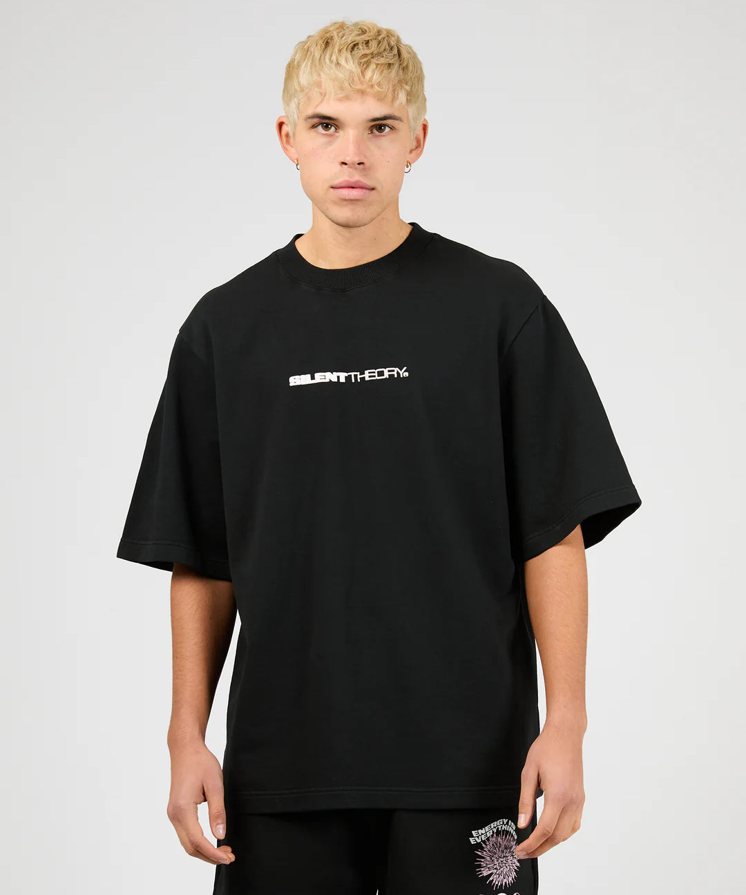 silent-theory-energy-fleece-tee-washed-black1.webp