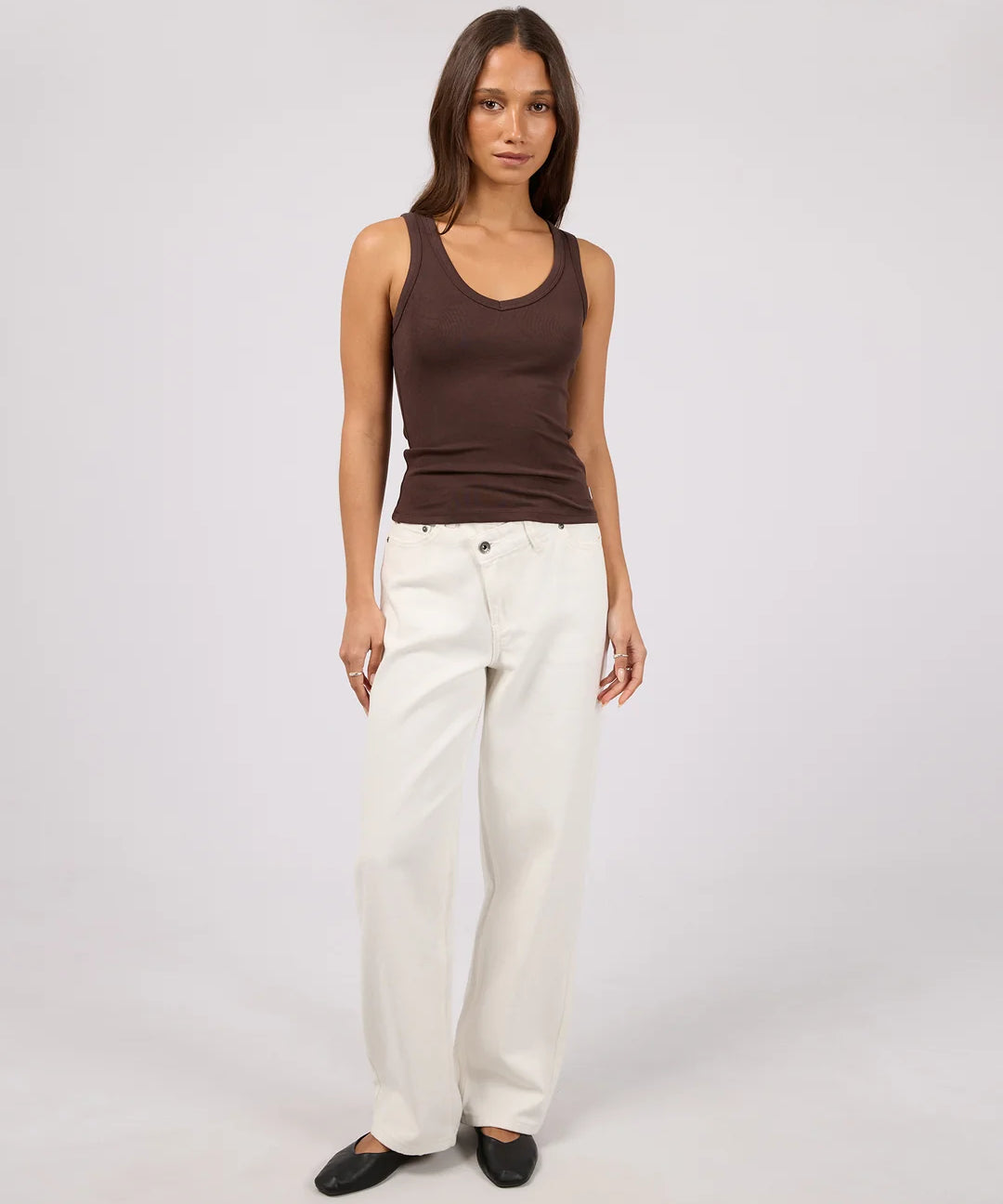 silent-theory-luxe-rib-vee-tank-chocolate1.webp
