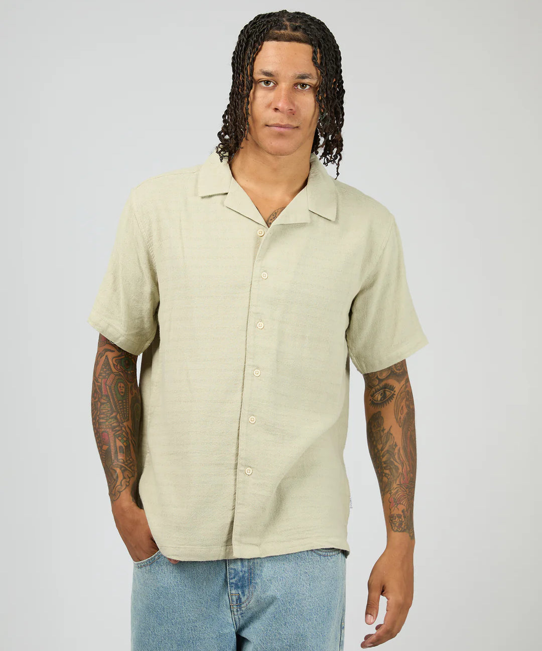 silent-theory-robinson-short-sleeve-shirt-sage.webp