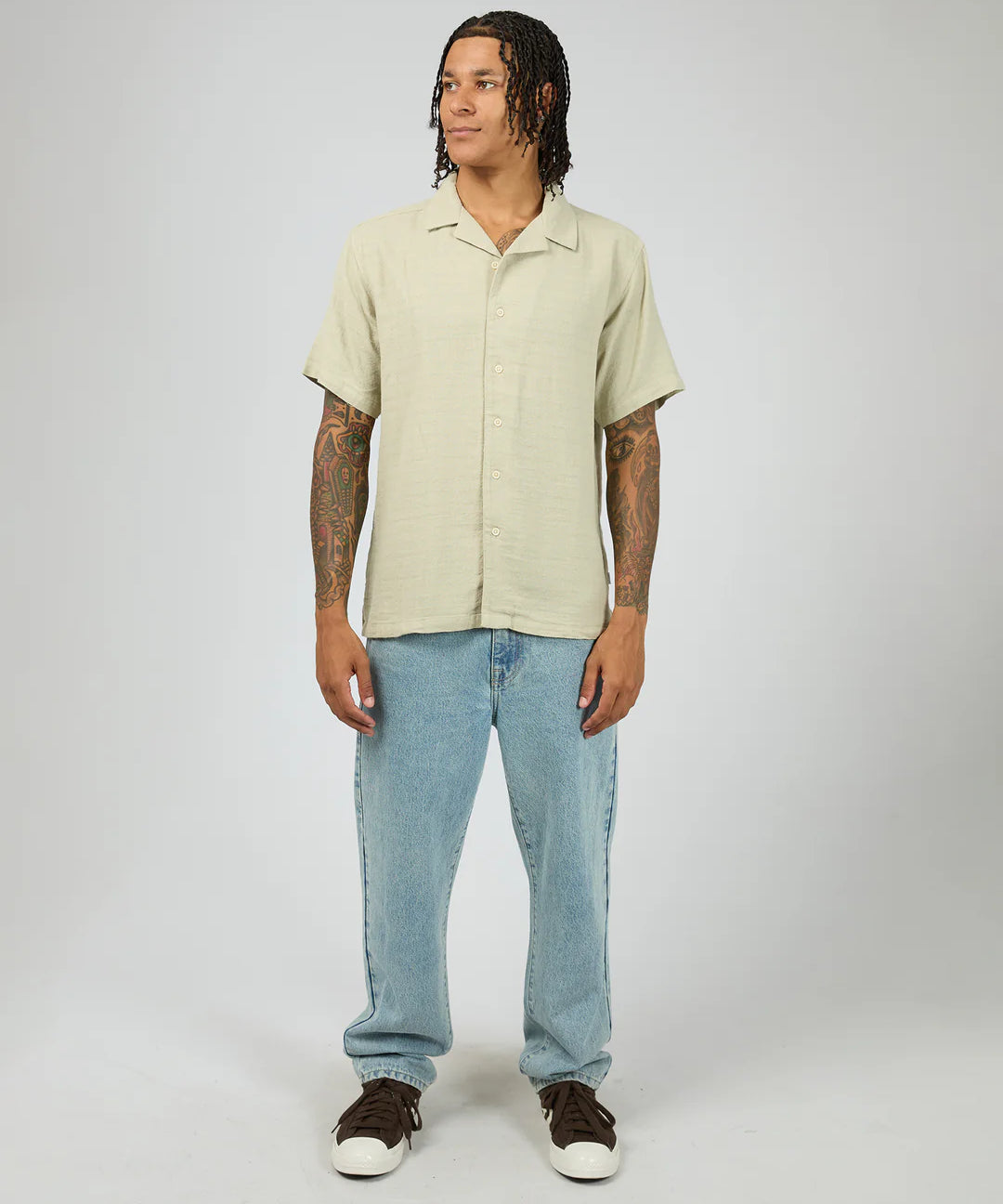 silent-theory-robinson-short-sleeve-shirt-sage1.webp