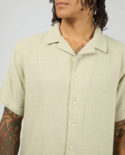 SILENT THEORY ROBINSON SHORT SLEEVE SHIRT MENS BUTTON UP SHIRT SAGE