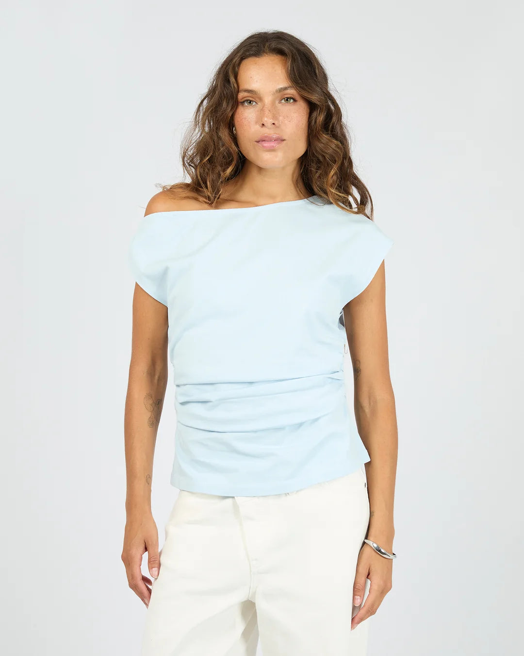 SILENT THEORY SOHO OFF SHOULDER TEE - LIGHT BLUE