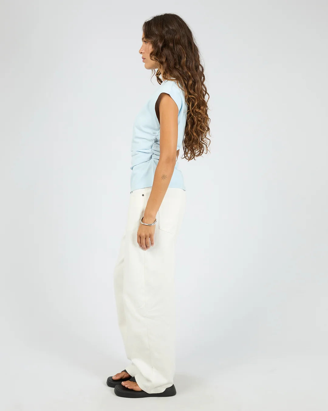 SILENT THEORY SOHO OFF SHOULDER TEE - LIGHT BLUE
